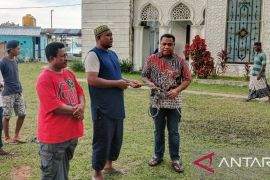 DPRD Maluku serahkan hewan kurban ke Masjid Darul Hasanah