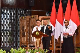 Pemerintah membangun transmisi 47.000 kms untuk pasok listrik bersih ke pelosok