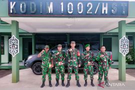 Dandim 1002/HST lepas tiga personel pindah satuan ke Yonif TP 829/CPW
