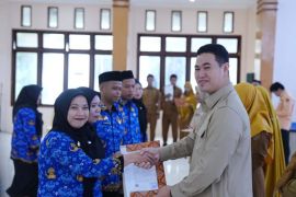 Bupati Pangkep serahkan 131 SK kepada CASN dan PPPK