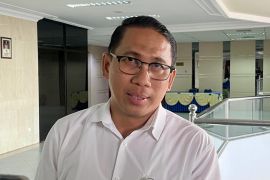 Pemkot Batam salurkan seragam gratis bertahap untuk para siswa baru