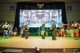 Komunitas ketoprak Guru Besar UI pentaskan lakon 'Ciung Wanara'