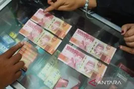Rupiah melemah dipengaruhi deflasi ekonomi Indonesia