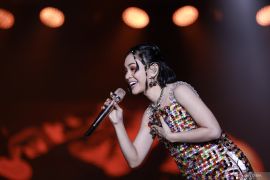 Penyanyi Andien dan musisi asal Inggris Jacob Collier tampil di Java Jazz Festival 2025