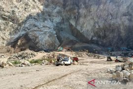 Polisi sebut 11 korban longsor Gunung Kuda belum ditemukan