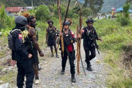 Kapolres: TNI/Polri patroli  di Mulia antisipasi gangguan keamanan