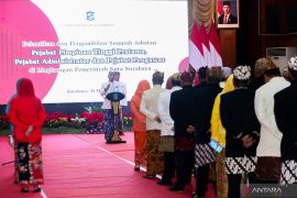 Tingkatkan pelayan publik, Wali Kota Surabaya lantik 223 pejabat
