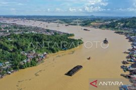 Pelindo: Pandu-tunda di Sungai Mahakam sesuai ketentuan