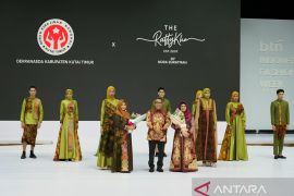 Dekranasda Kutim perkenalkan batik Wakaroros dalam ajang IFW 2025