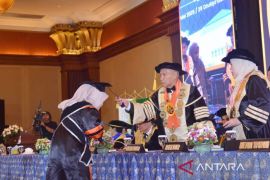 Unida kukuhkan 502 lulusan dan anugerahkan gelar profesor emeritus