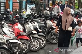 Pemkot Banjarmasin turunkan tarif parkir kendaraan roda dua