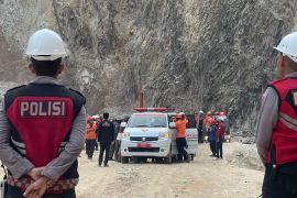 Tiga korban meninggal tragedi Gunung Kuda Cirebon ditemukan, 8 orang masih pencarian