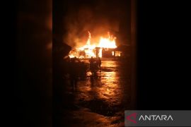 Ledakan dahsyat hanguskan ruko sembako dan rumah warga di Kapuas