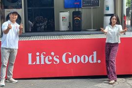 Kampanyekan produk premium, LG Life's Good Truck sapa warga Yogyakarta