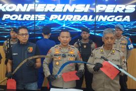 Polres Purbalingga  tetapkan tiga tersangka kepemilikan senjata tajam