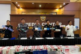 Bea Cukai Batam gagalkan peredaran 3,5 juta batang rokok ilegal