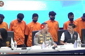 Satu dari enam tersangka terkait grup Facebook &ldquo;Fantasi Sedarah&rdquo; dari Bengkulu- VIDEO