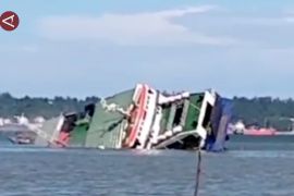 Kapal Fery Balikpapan - PPU tenggelam di Teluk Balikpapan