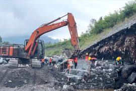 Pemprov Jatim targetkan perbaikan tanggul lahar Semeru selesai 3 bulan