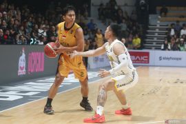 IBL 2025: Dewa United kalahkan Kesatria 86-84