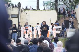 Wali Kota Makassar bacakan puisi "Pulang ke Dapur Ibu" pada MIWF 2025