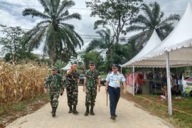 TNI pastikan keamanan Prabowo dalam panen raya jagung di Bengkayang