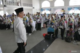 Kemenag Kalbar melarang jamaah haji bawa air Zamzam secara mandiri