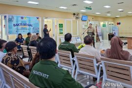 Pemkot Kupang dan Perdatin NTT menggelar baksos kesehatan bagi lansia