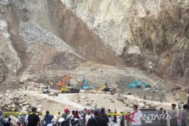Petaka di galian C Cirebon, 10 korban tewas akibat tertimpa longsor Page 1 Small