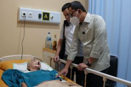 Menteri Karding menjenguk PMI yang dipulangkan dari Malaysia karena sakit