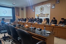 "Fit Propertes" Calon Komisioner KPID Kalsel gunakan "streaming"