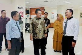Gubernur Ansar bantu dua unit AC untuk RSUD RAT demi kenyamanan pasien