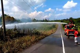 Damkar Natuna padamkan kebakaran lahan di Padang Angus