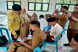 Diskominfotik Gorontalo kenalkan tanda tangan elektronik pada guru SMA
