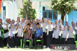 Lepas siswa di SMP Panyabungan Timur, Saipullah : Gapai cita-cita setinggi langit