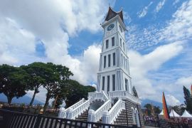 Siswa baru di Bukittinggi dapat Seragam Gratis