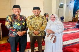 Hj. Ernawati semangati jamaah haji asal Tanah Bumbu