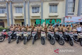 Pemkab Manokwari beri bantuan motor operasional seluruh kepala kampung