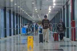 Pembukaan kembali skybridge Bandara Internasional Minangkabau Page 1 Small