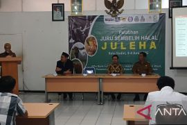 Pemkot Kediri berikan edukasi penyembelihan halal kepada juru sembelih