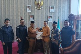 Bawaslu Pasaman Barat kembalikan sisa dana hibah Pilkada 2024