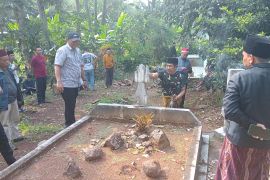 Warga Petir Kabupaten Serang bongkar 31 makam keramat palsu
