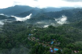 Patra Niaga antarkan bantuan sosial ke Mului Kabupaten Paser