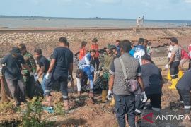 Pemkab Bangka Selatan gelar aksi bersih-bersih sampah di pesisir pantai