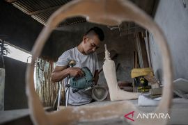Produksi alat bantu penyandang disabilitas di Lembang