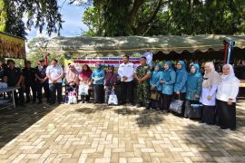 Diskuperindag HSU sediakan 1.000 paket bahan pokok untuk pasar murah