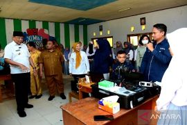 Dukcapil Gorontalo rekam cetak e-KTP bagi pelajar SMA di perbatasan