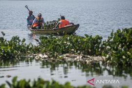 Aksi bersih lingkungan Sungai Citarum