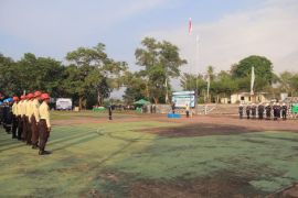 Insan Timah Division Kundur bersih-bersih sampah plastik di Pantai Teluk Dalam