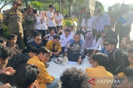 Wagub Seno Aji legowo terima masukan dan ajak diskusi para demonstran